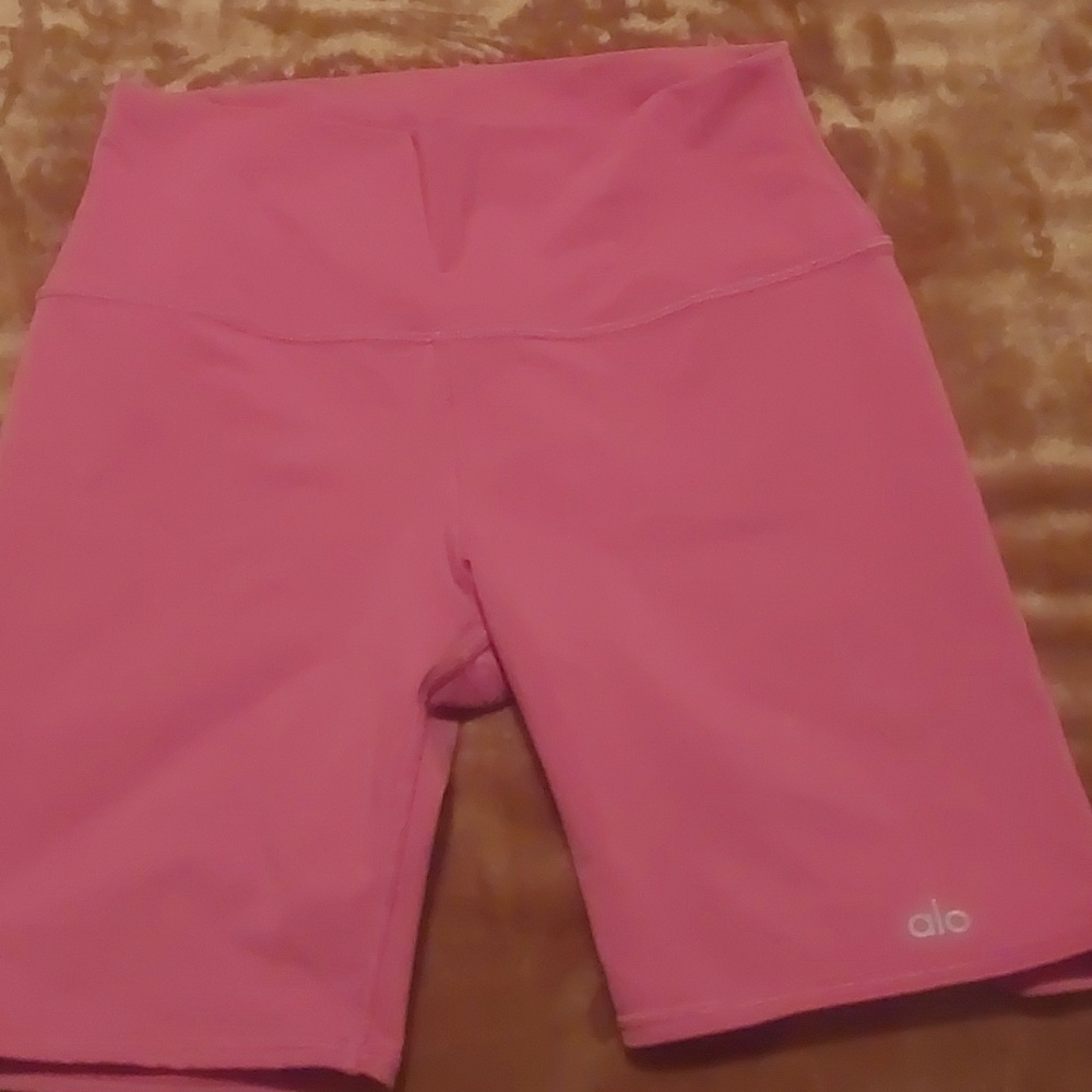 ALO Yoga Raspberry Sports Bra / Shorts - Picture 4 of 8